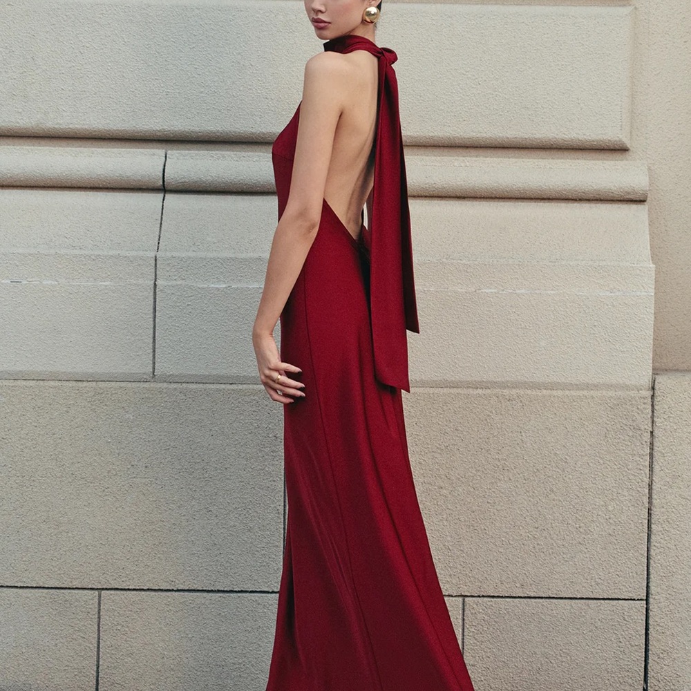 Commense Burgundy Small
Open Back Satin Halter Dress NWT$39